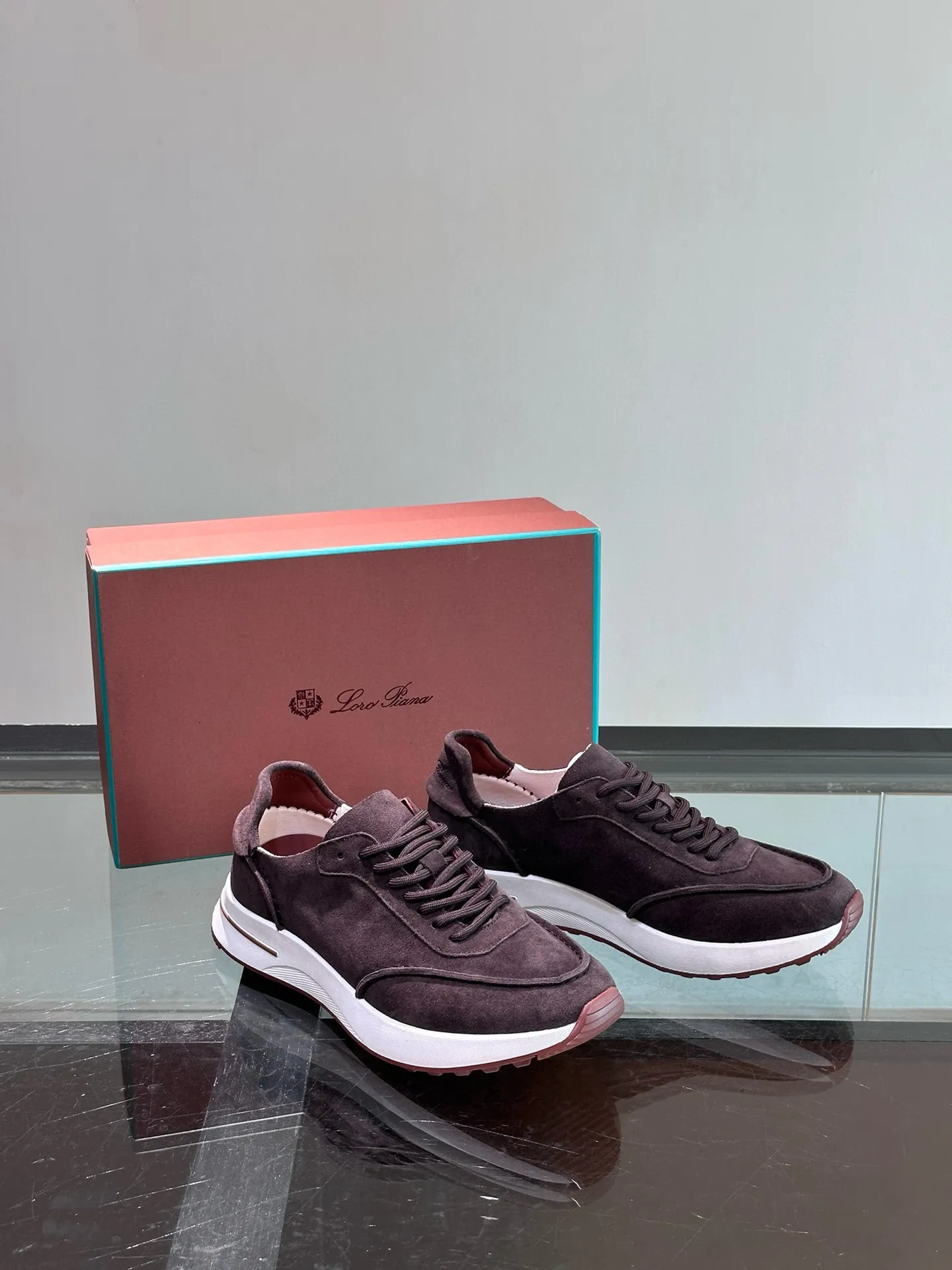 Factory price: 540💰Loro men's shoes💰iana niche Loro classic jogging shoes, men's lace-up casual shoes and sneakers, high-quality lightweight and comfortable fabrics, suitable for outdoor leisure, the color scheme is young and energetic, and it looks great with sportswear or casual suits! Size: 39-46 (customized sizes of 45 and 46 are non-refundable)